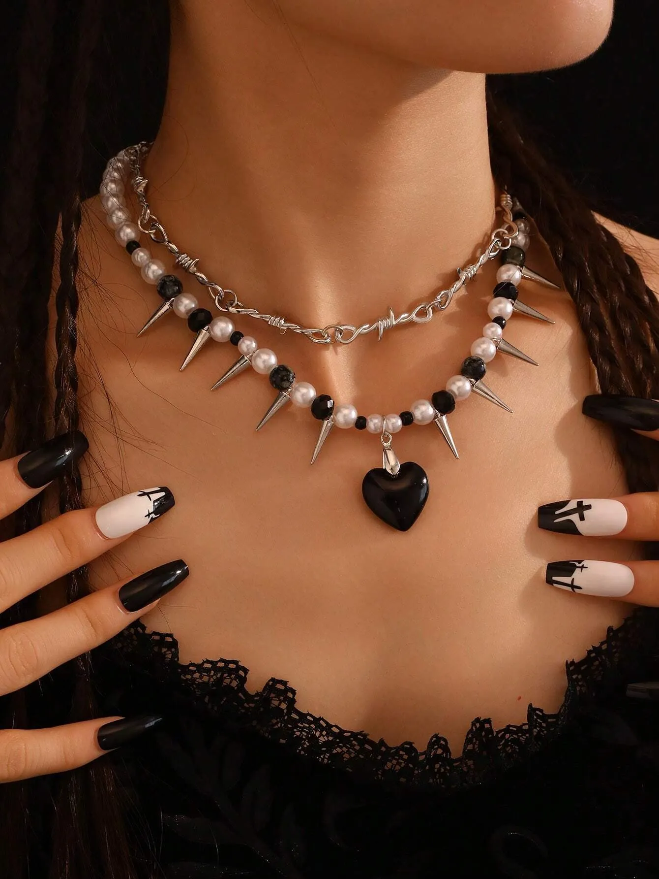 2 pc Silver Barbwire and Black Heart Pendant Necklace Set