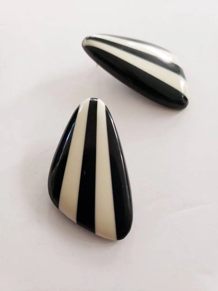60s Black and White Striped Earrings / 60s Geometric Triangle Shaped Mod Op-Art Earrings Stripes / Gemma