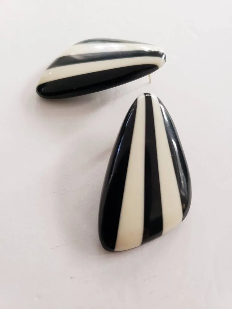 60s Black and White Striped Earrings / 60s Geometric Triangle Shaped Mod Op-Art Earrings Stripes / Gemma