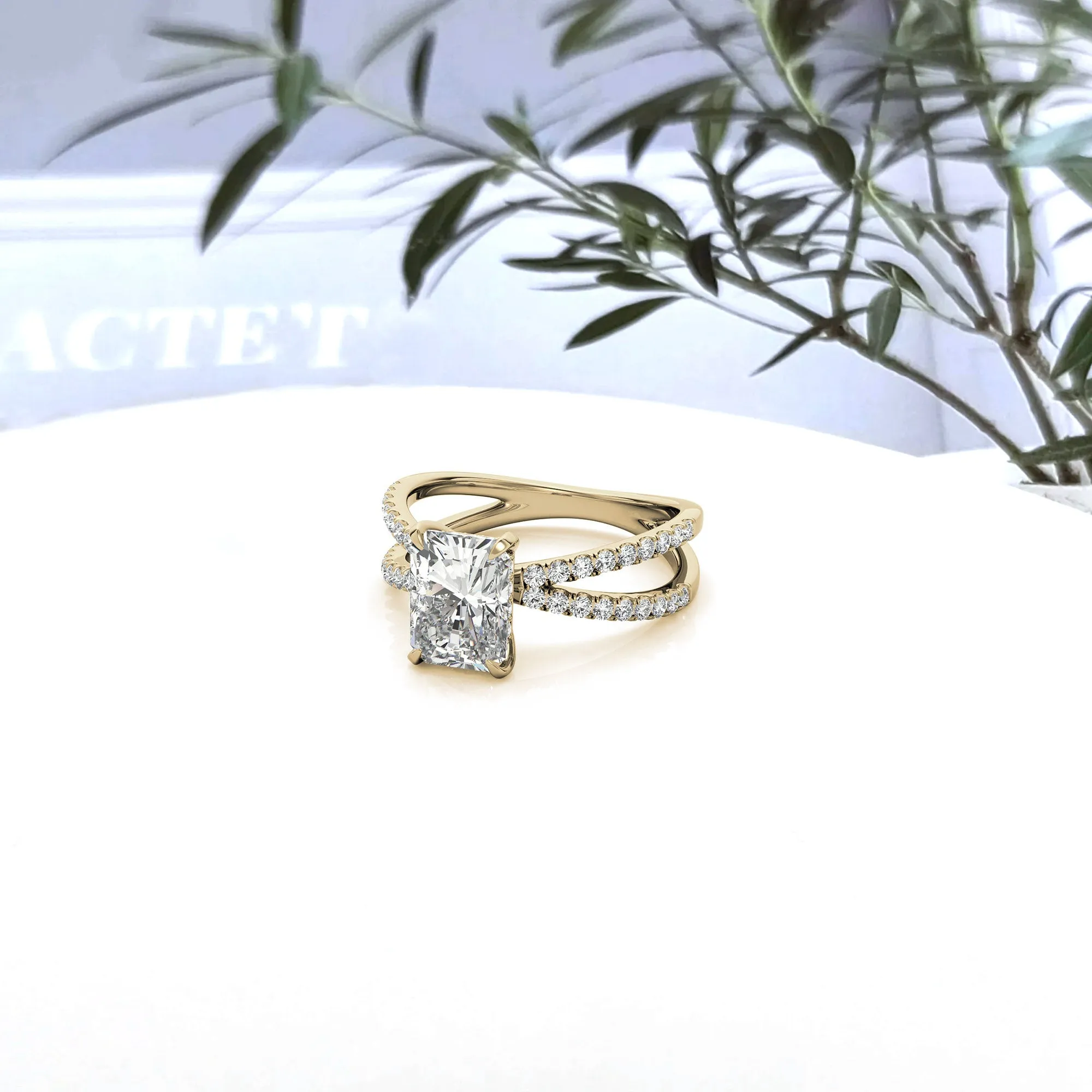 Adjustable Sterling Silver Radiant-Cut Yellow Gold Split Shank Solitaire Ring – Perfect for Engagements