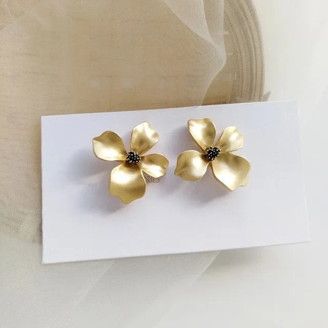 AOMU 2021 Fashion Geometric Irregular Disc Folds Gold Silver Color Metal Stud Earrings for Women Gift Party Jewelry Gift