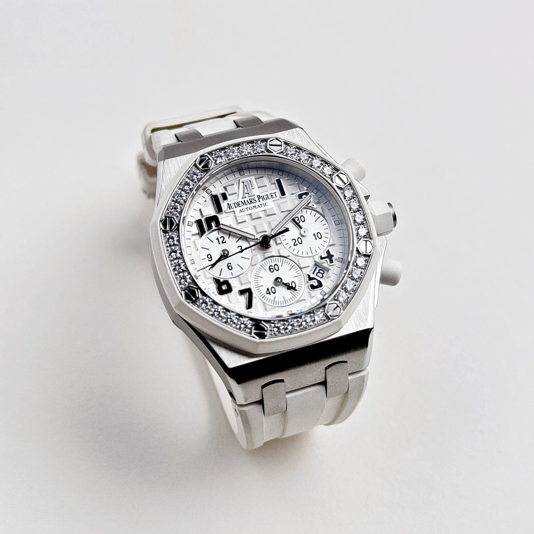 Audemars Piguet Royal Oak Offshore 26048SK.ZZ.D010CA.01 Stainless Steel White Dial Diamond Bezel