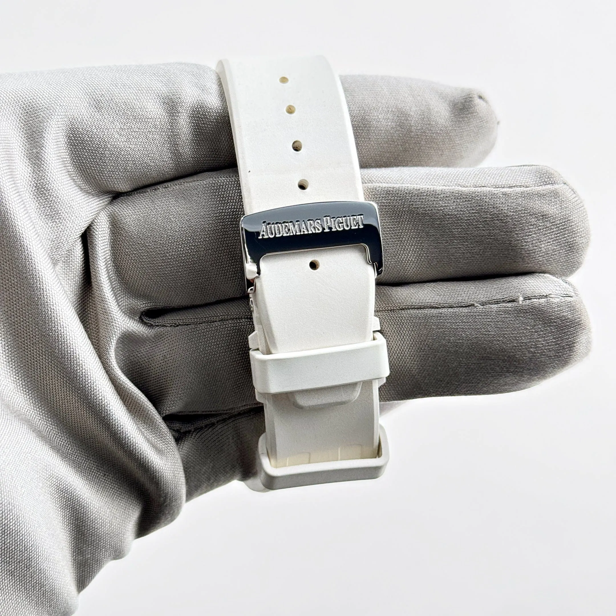 Audemars Piguet Royal Oak Offshore 26048SK.ZZ.D010CA.01 Stainless Steel White Dial Diamond Bezel