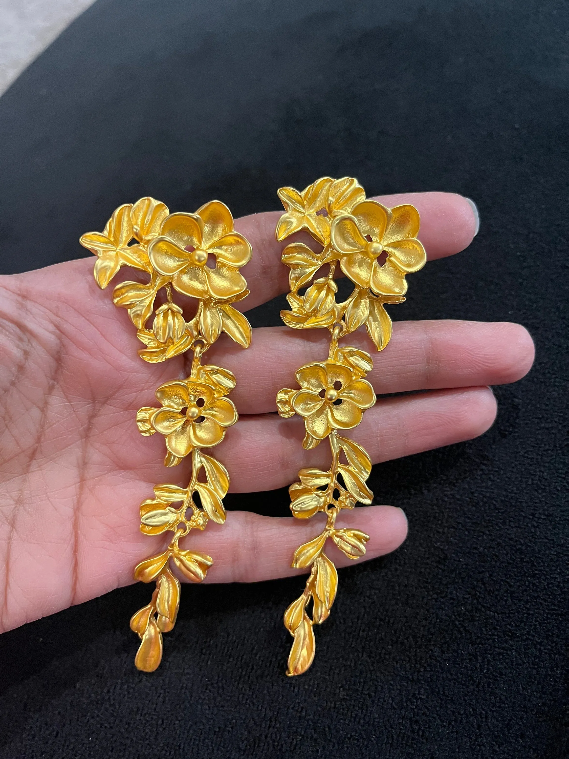 Big gold flower earrings , large flower gold earrings , huge gold stud earring , gold statement earrings , gold metal earrings gold pierced