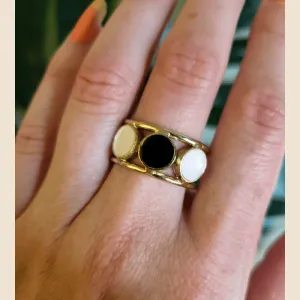 Black & White Ring