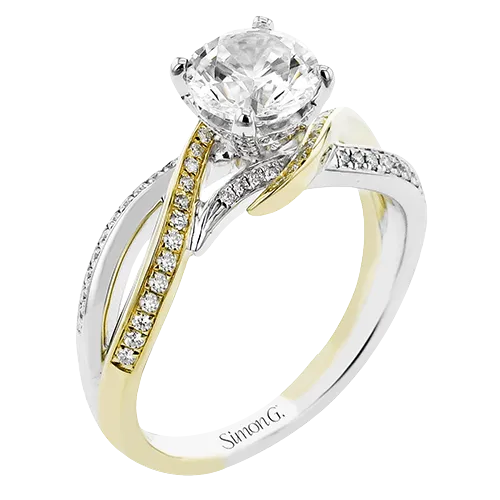 Engagement Ring in 18k Gold with Diamonds