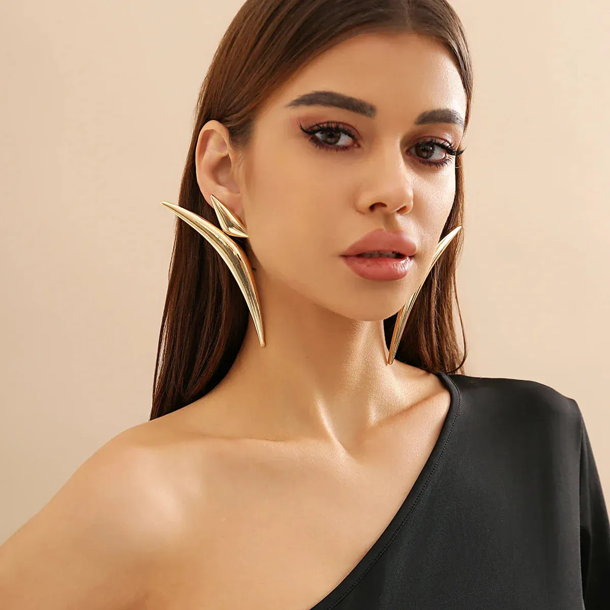 Exaggerated Geometry Long Curved Drop Earrings Fashion Aesthetics Thick Metal Triangular Earrings Women's Trendy Stage Jewelry