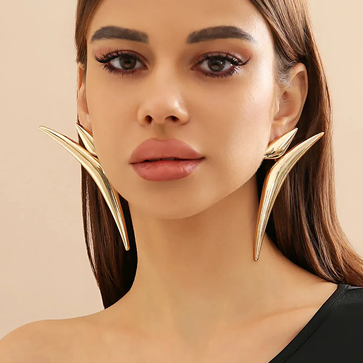 Exaggerated Geometry Long Curved Drop Earrings Fashion Aesthetics Thick Metal Triangular Earrings Women's Trendy Stage Jewelry