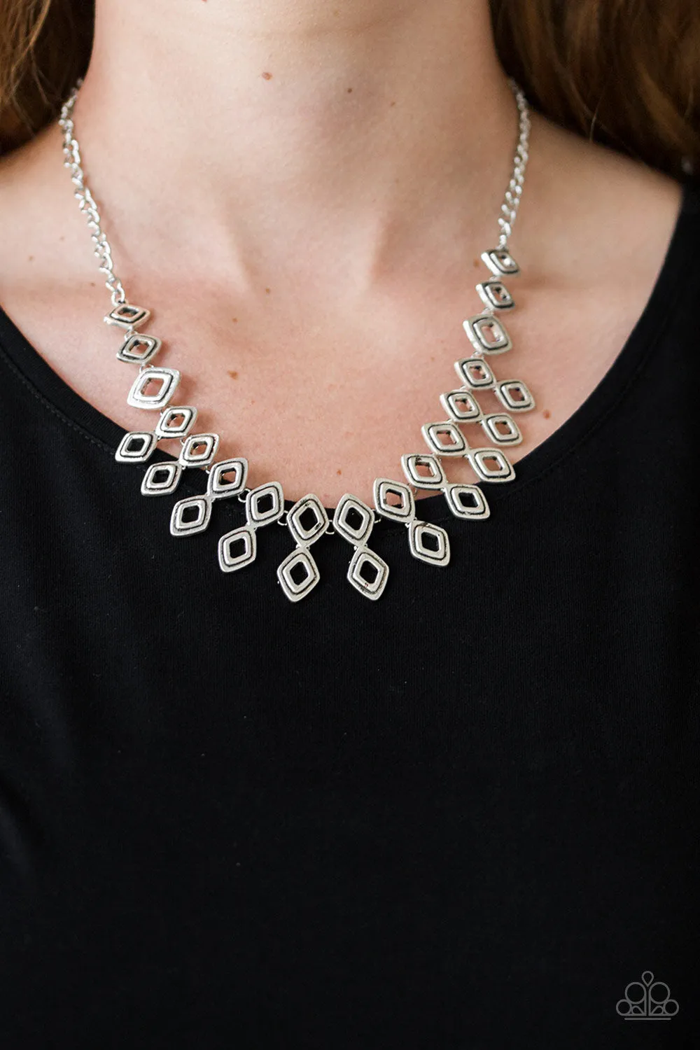 Geocentric Silver
Necklace Paparazzi