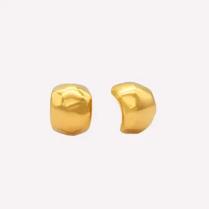 GEOMETRIC HUGGIE EARRINGS IN GOLD