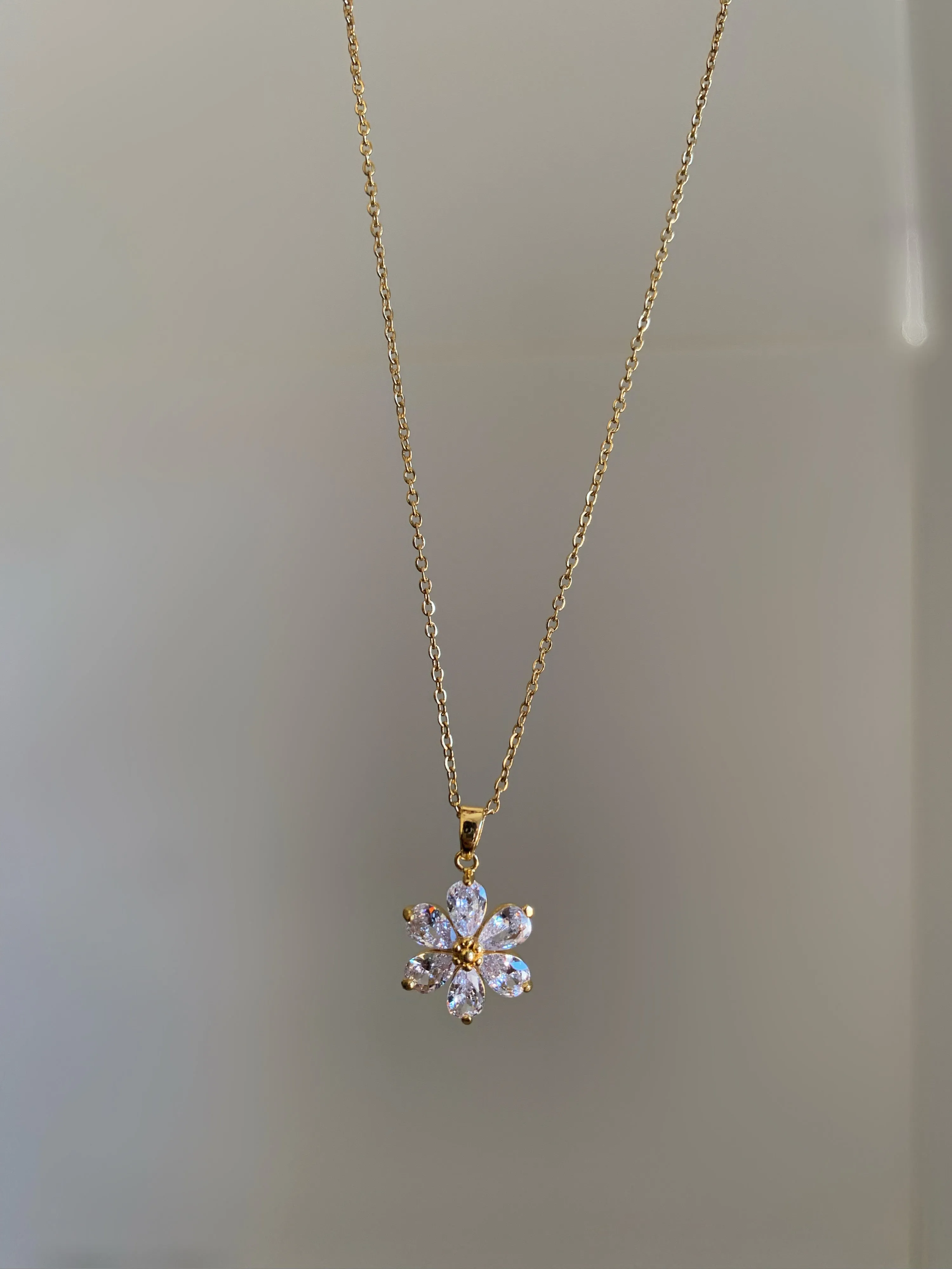 Gold Daisy Necklace