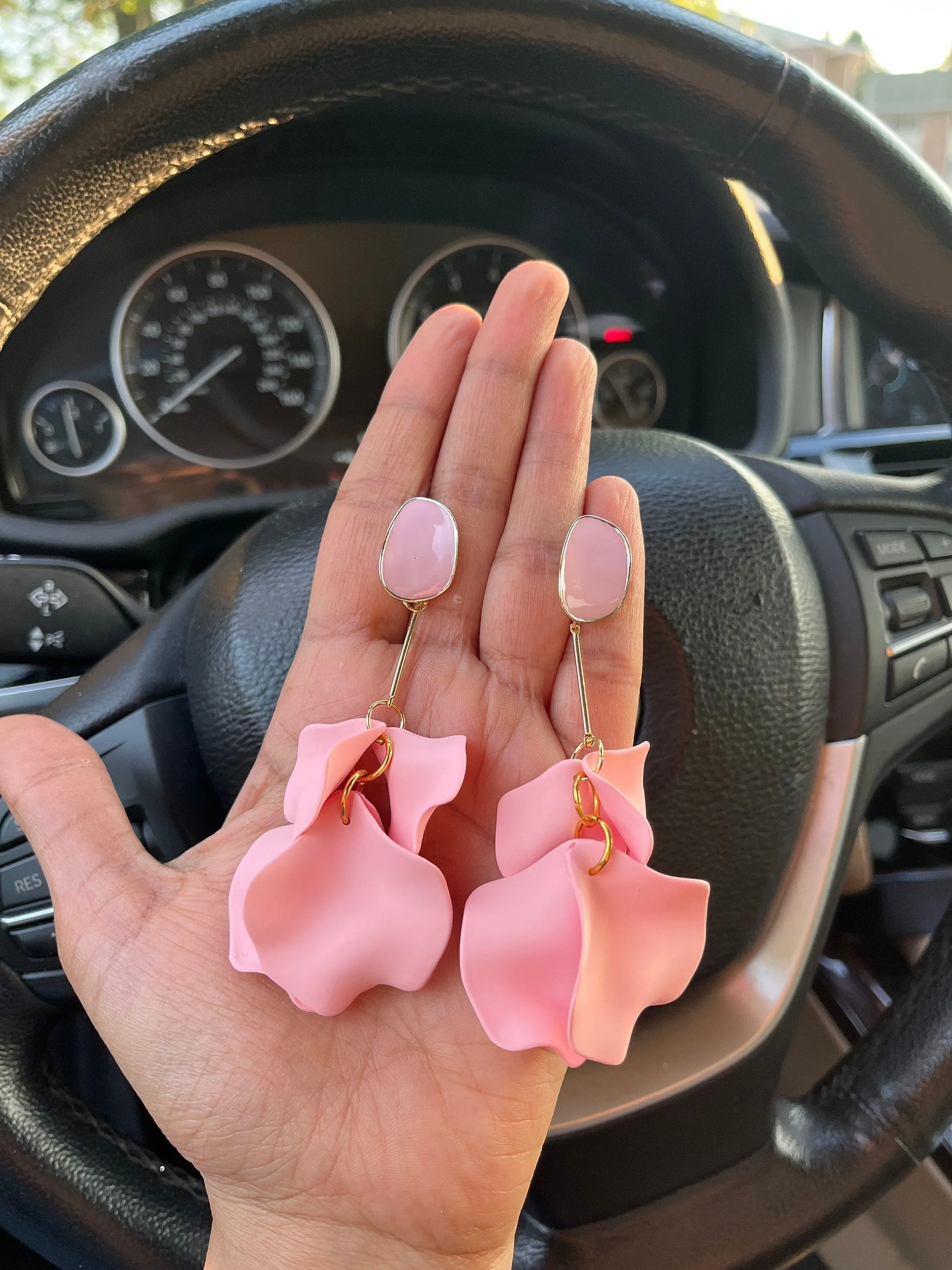 Light pink earrings , pink acrylic earrings , pink earrings , baby pink flower earrings , chunky pink earrings ,pink flower statement