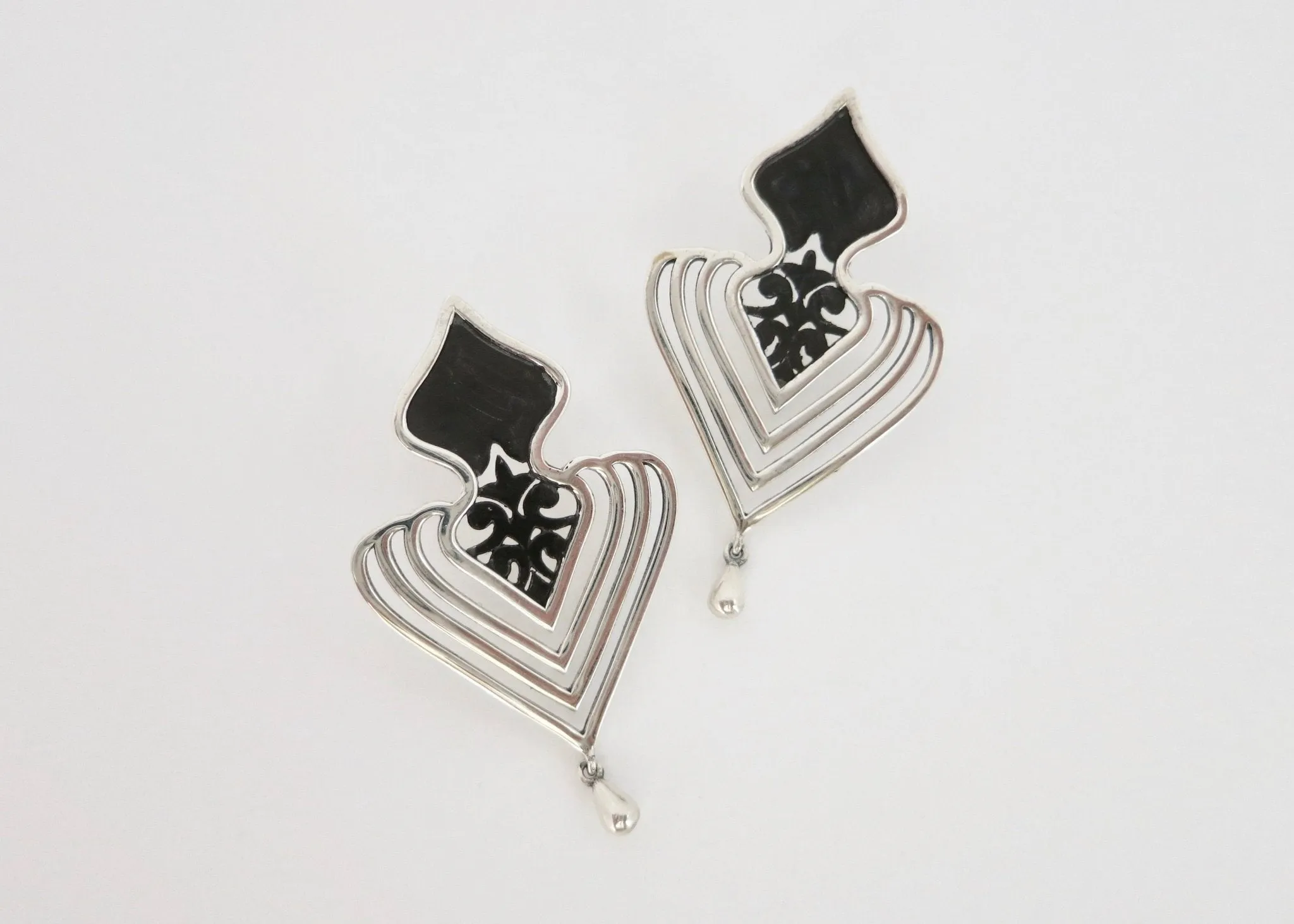 Magnificent, two-tone 'Jahanara' statement earrings