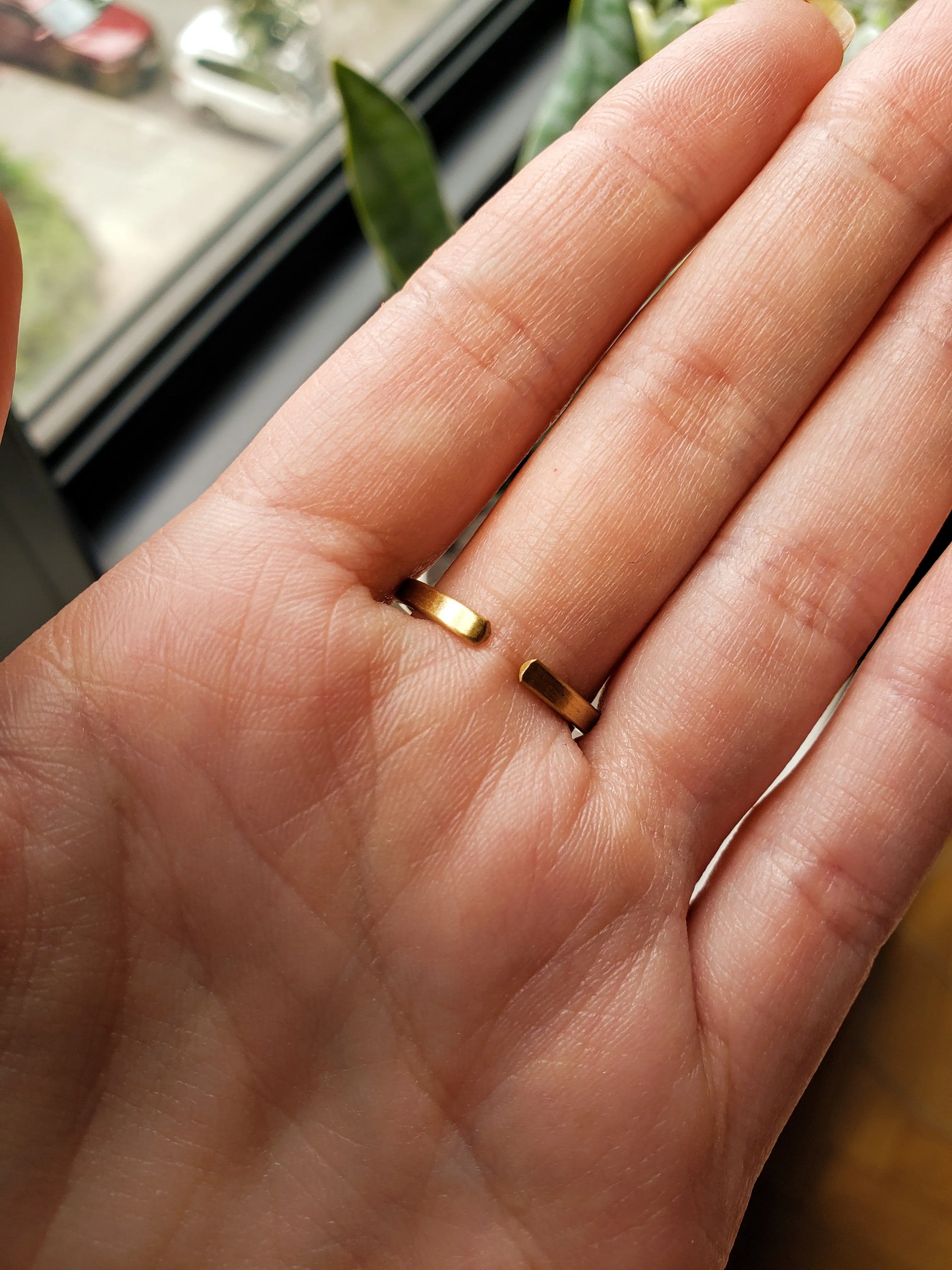 Mini Circle Ring - Gold or Silver