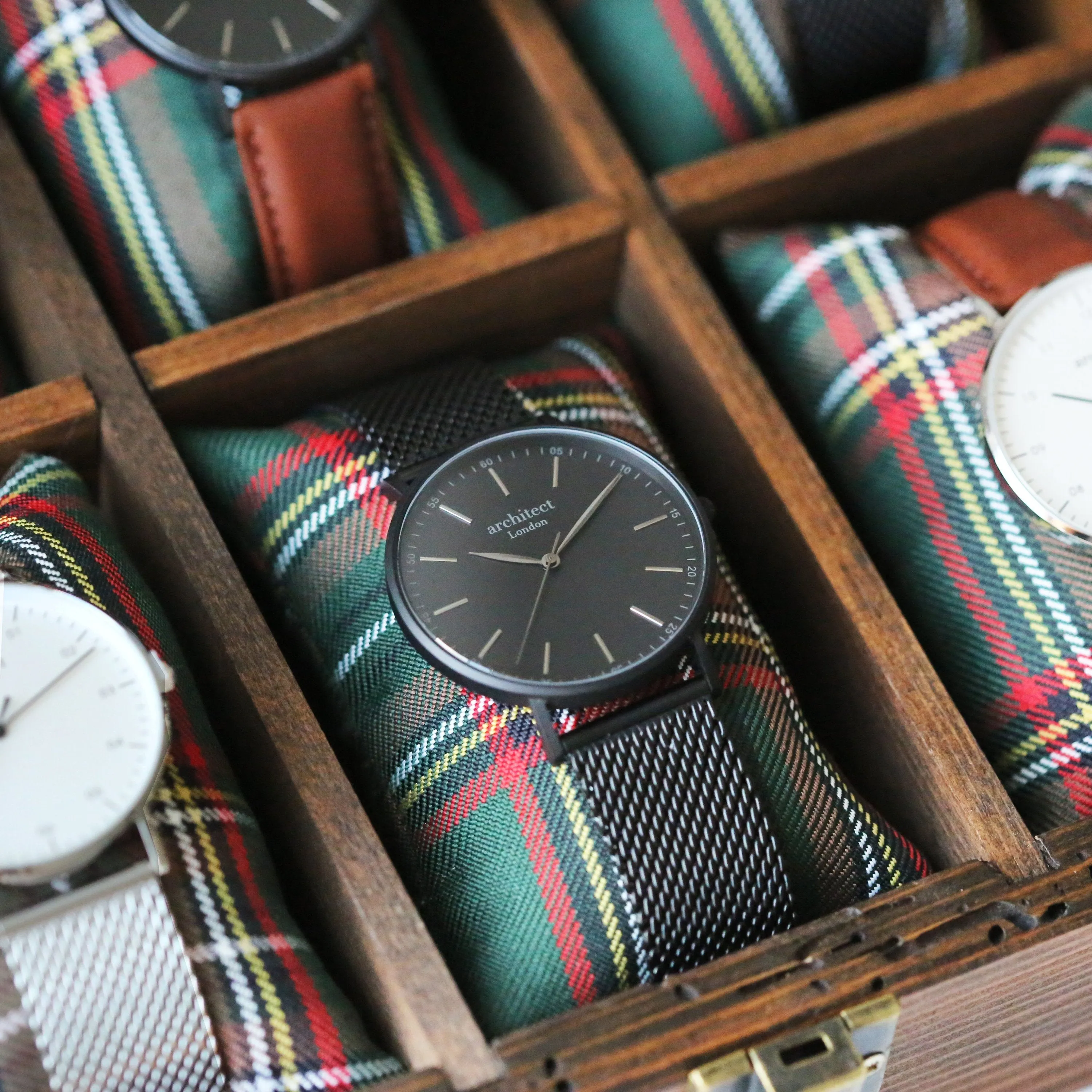 Modern Font Engraving - Men's Minimalist Watch   Pitch Black Mesh