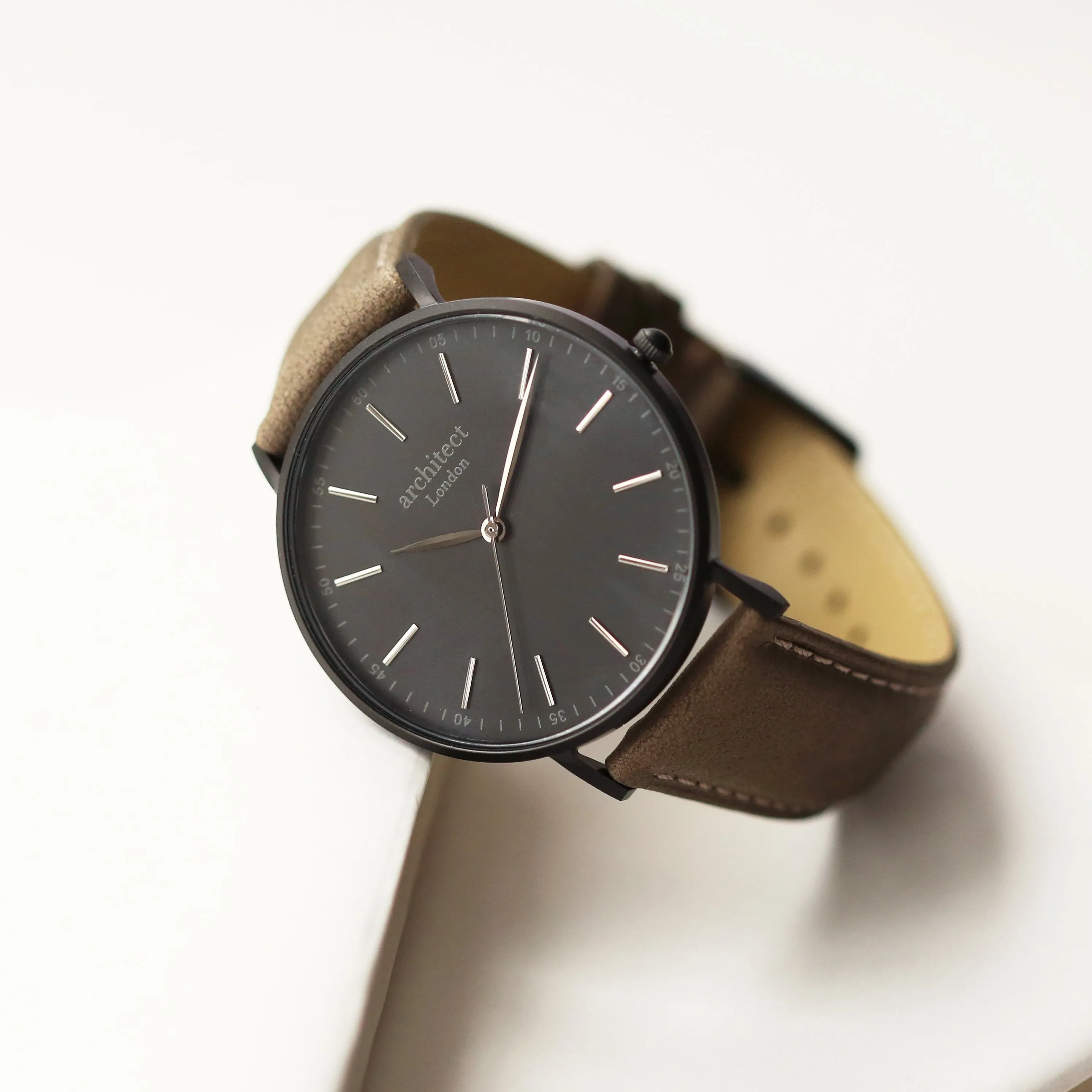 Modern Font Engraving - Men's Minimalist Watch   Urban Grey Strap