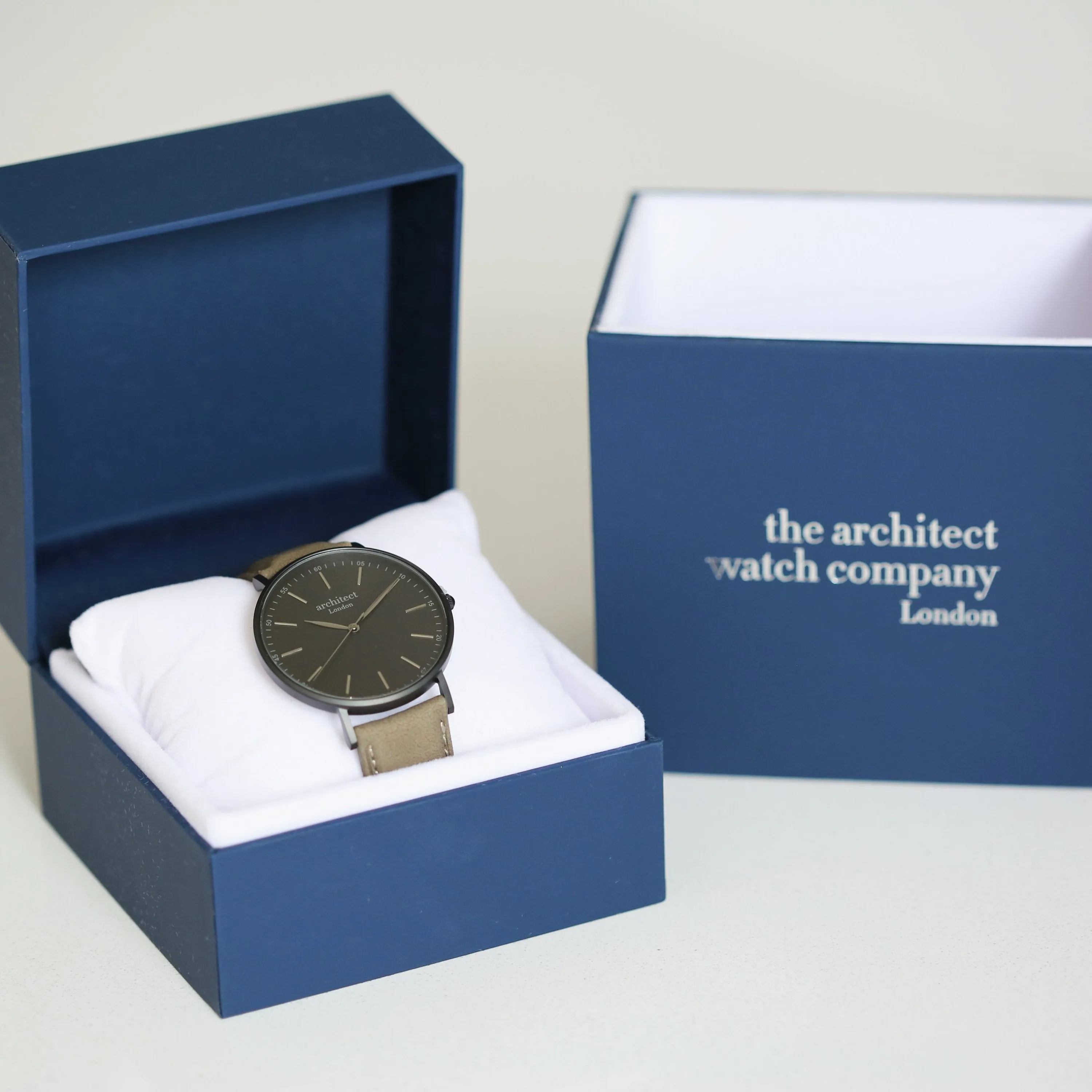 Modern Font Engraving - Men's Minimalist Watch   Urban Grey Strap