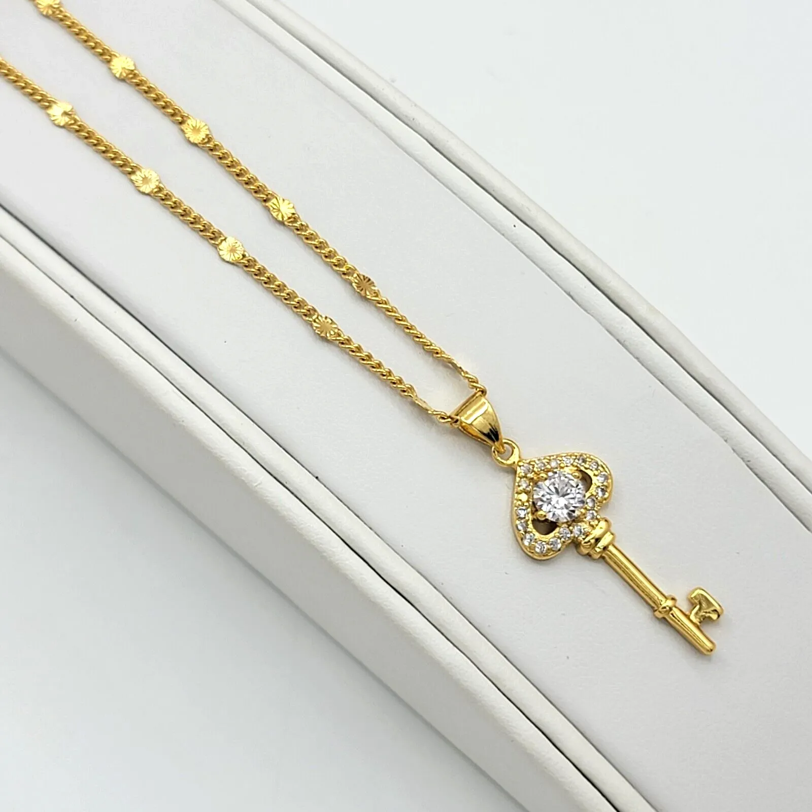 Necklaces - 24K Gold Plated. Key Pendant & Chain.
