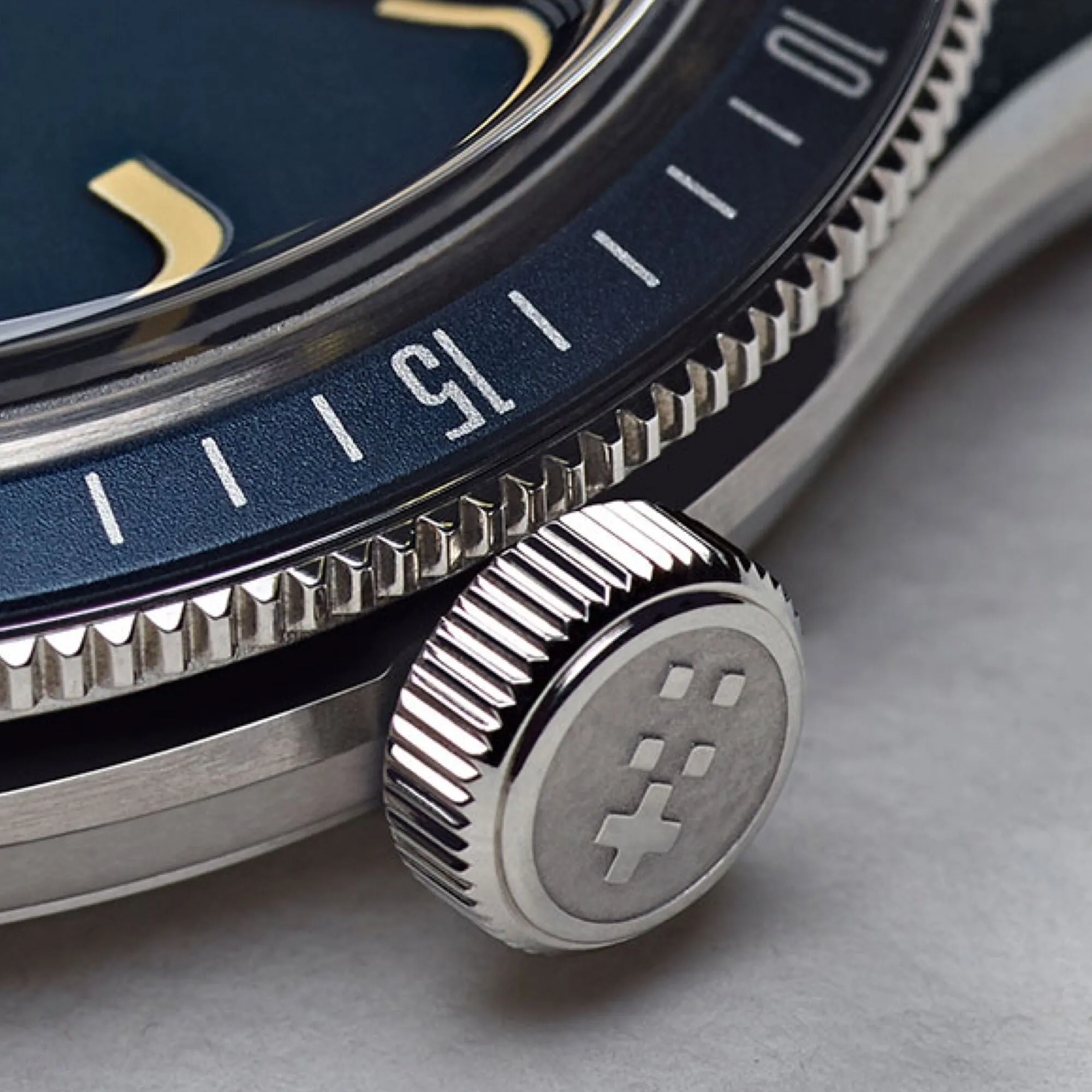 New Christopher Ward C65 Trident Diver Vintage Style Blue Dial Watch 41MM Hybrid