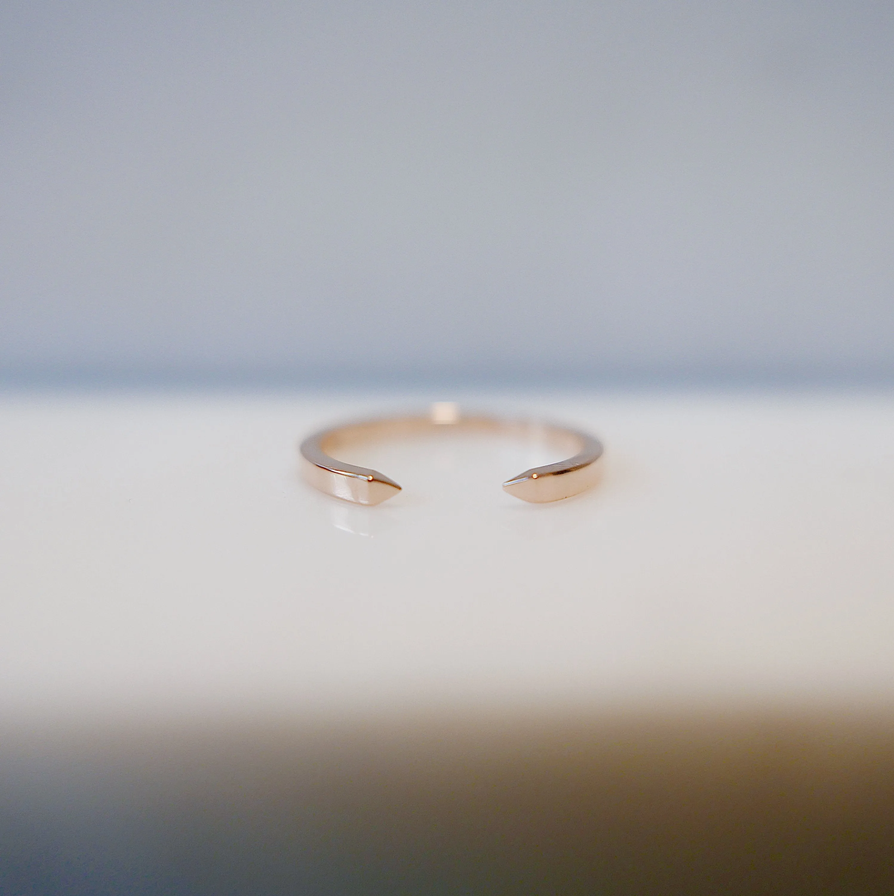 On Pointe Gold Plain Ring