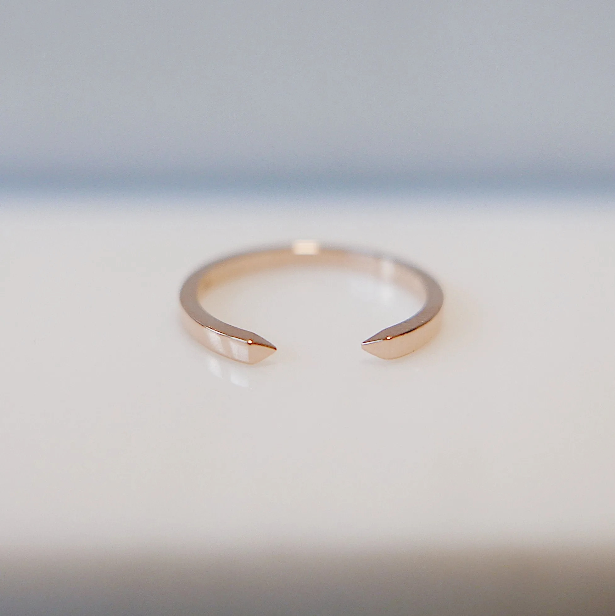 On Pointe Gold Plain Ring