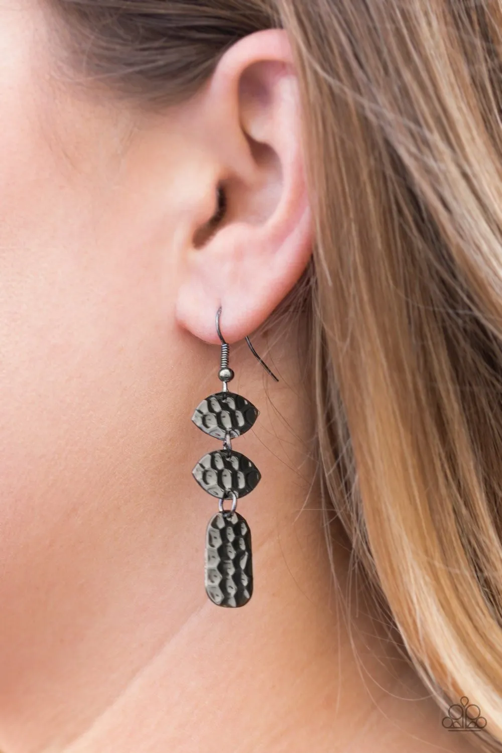Paparazzi Nine to HIVE Earrings Black