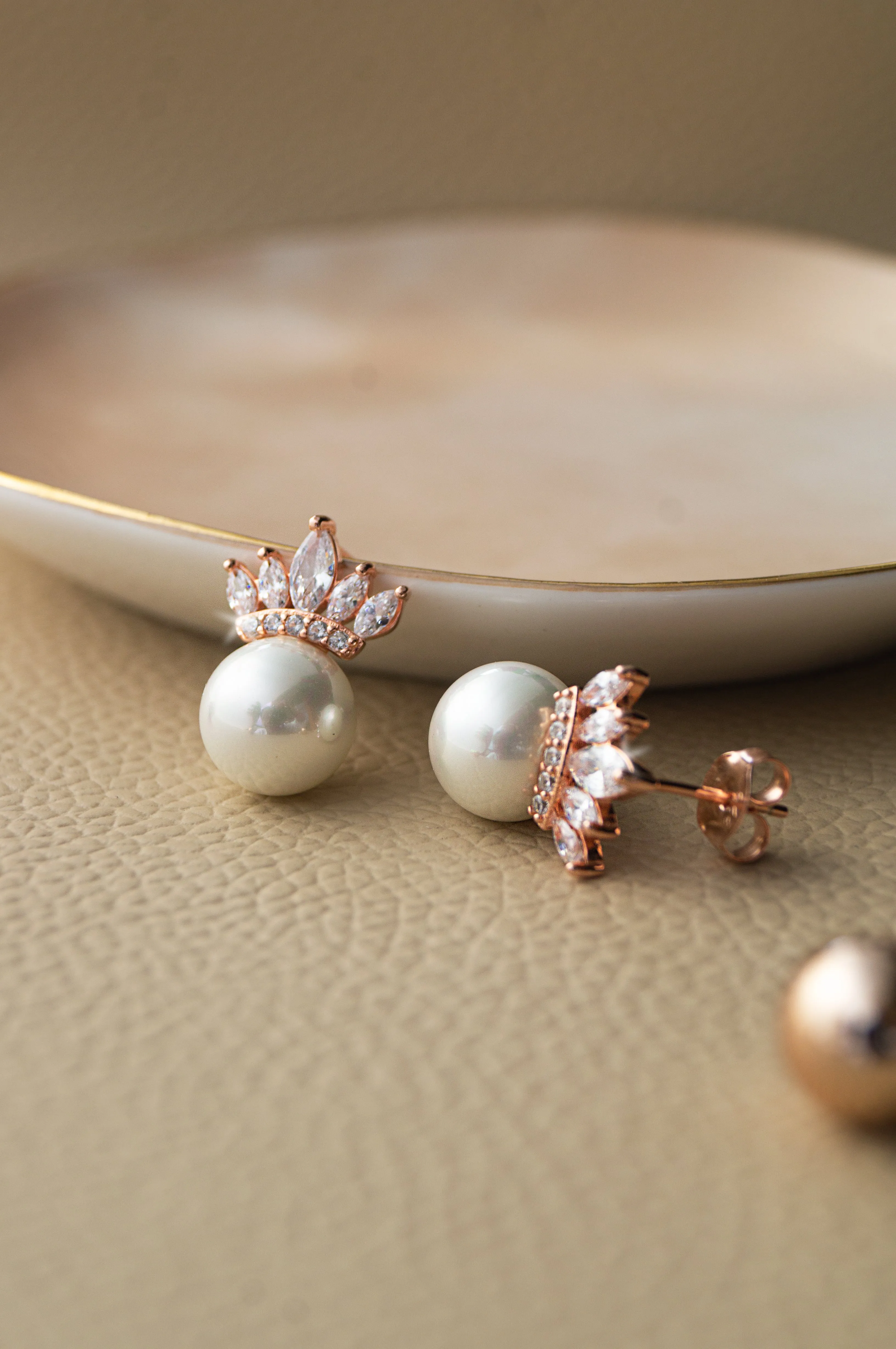 Pearl With A Crown Sterling Silver Pendant Set