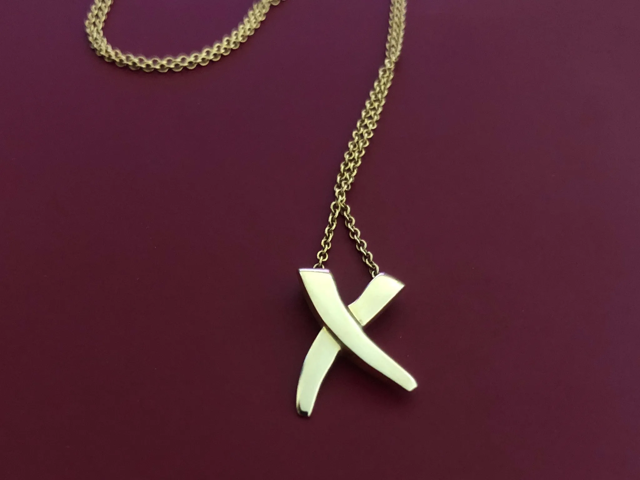 Tiffany & Co. Kiss X Necklace 18k Yellow Gold