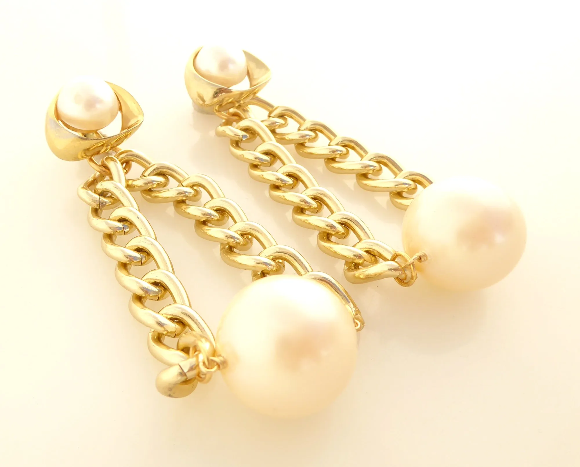 Valoisa pearl earrings