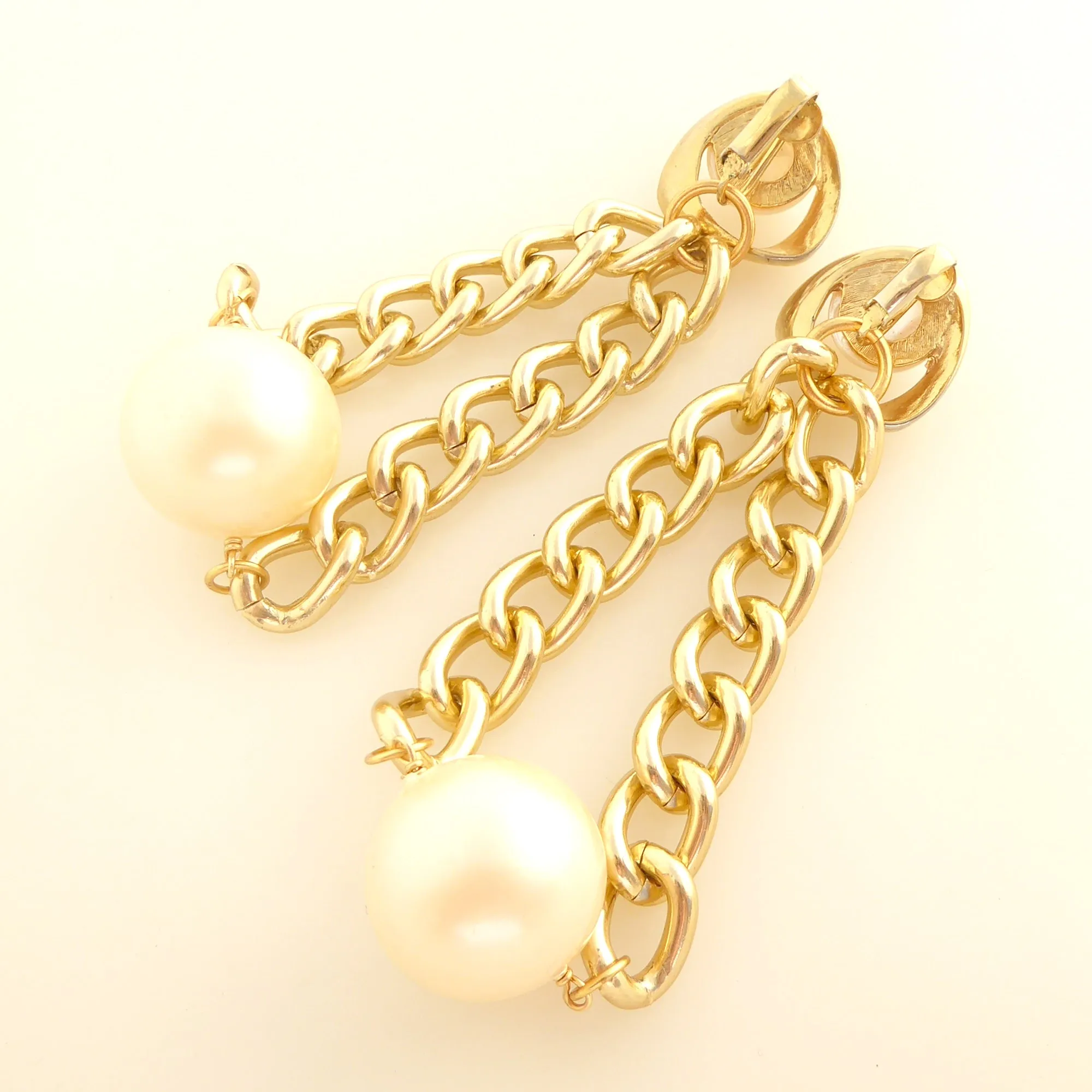 Valoisa pearl earrings